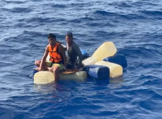 Marina Rescata a Dos Personas en Aguas de Isla Mujeres